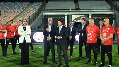 وزير الرياضة يؤازر المنتخب الوطني قبل مواجهة موريتانيا في تصفيات أمم إفريقيا (صور)