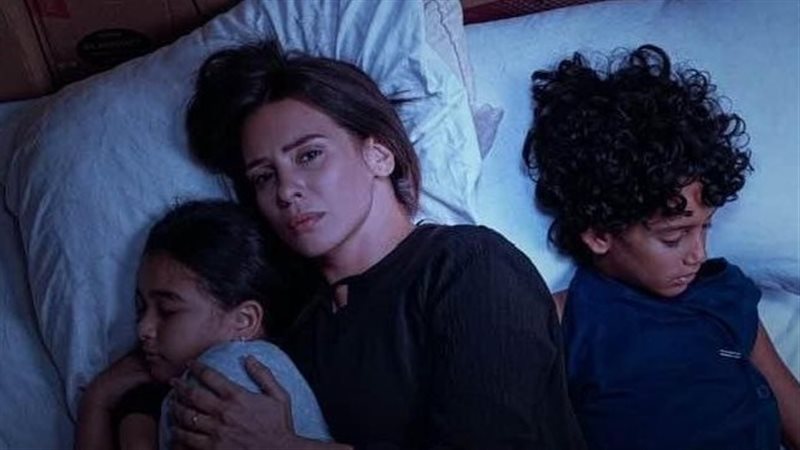 أبطال برغم القانون،
