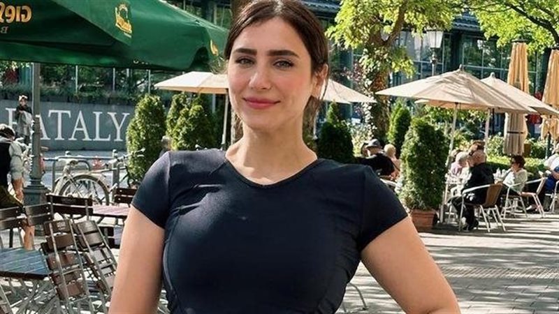 الفنانة هلا السعيد،