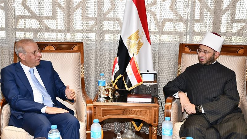 وزير الأوقاف يستقبل