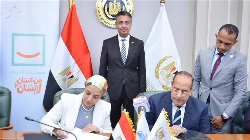 وزير التموين خلال