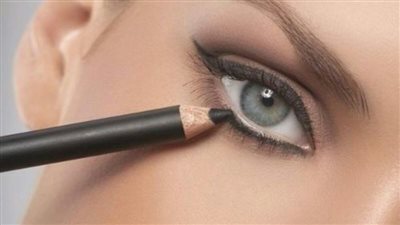 تفسير حلم وضع الكحل في المنام وعلاقته بتحسين الوضع المالى والراحة والاستقرار 
