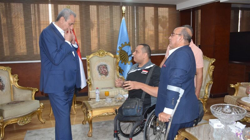 محافظ الغربية يستقبل
