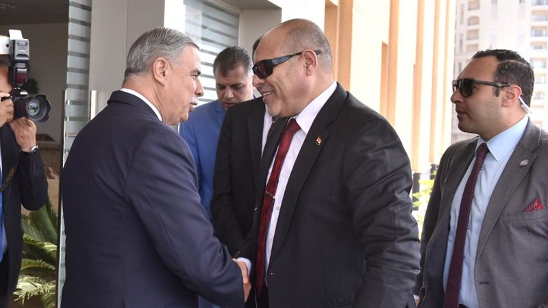 وزير العمل ومحافظ