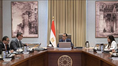 مدبولي ووزير الإسكان يبحثان آليات طرح وإتاحة قطع الأراضي بالمدن الجديدة للأنشطة العمرانية والخدمية