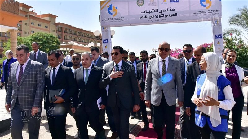افتتاح منتدى الشباب