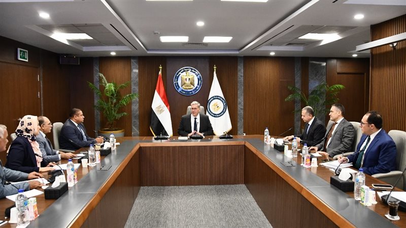 لقاء وزير البترول