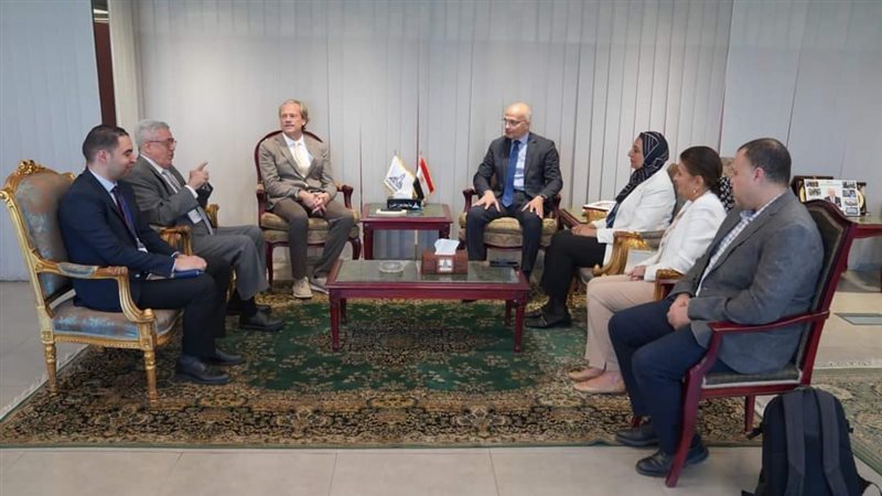 جامعة عين شمس، فيتو
