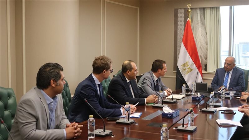 اجتماع وزير الكهرباء