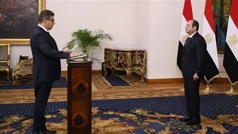  أداء حسن رشاد اليمين