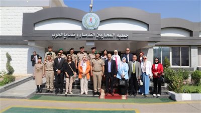 وفد من جامعة عين شمس في زيارة لجمعية المحاربين القدماء 