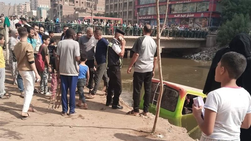 انقلاب أتوبيس بالركاب