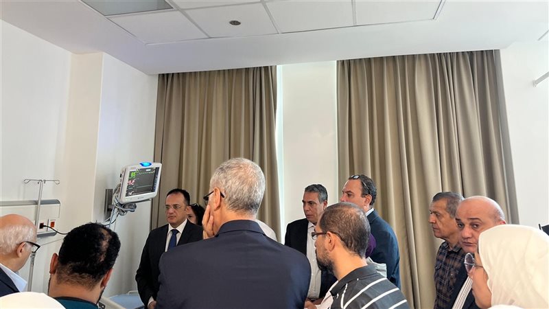 الوفد في زيارة الطلاب