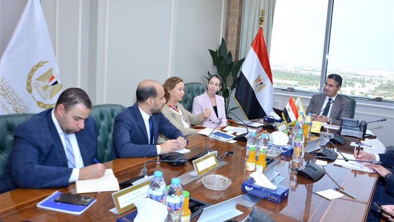 وزير التموين خلال