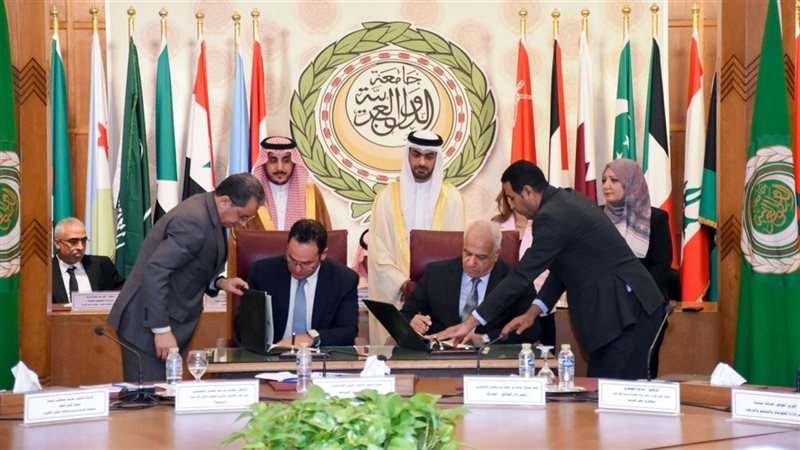 معلومات الوزراء يوقع