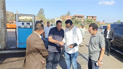 نائب محافظ البحيرة يتفقد مواقف السيارات ومحطات الوقود بـ 3 مراكز (صور)