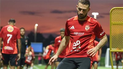 عمر كمال يثير الرعب في مران الأهلي بعد مشادة مع أحد زملائه وإصابته بقطع في شريان يده 