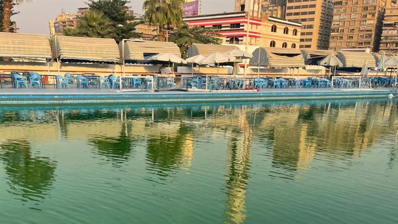 حمام السباحة بنادي