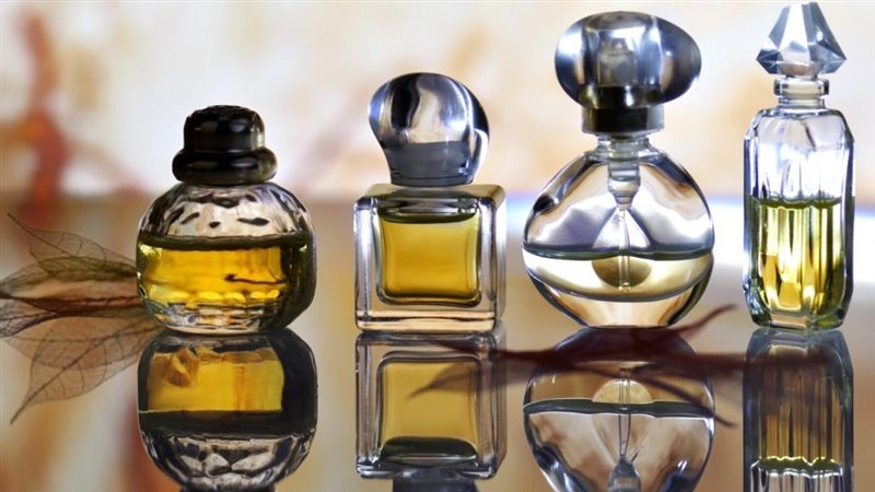 اكتشفي العطور المقلدة،