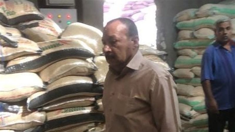 ضبط أعلاف ودقيق مجهولة,
