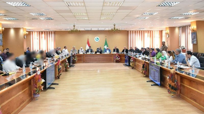 محافظ الشرقية يلتقى