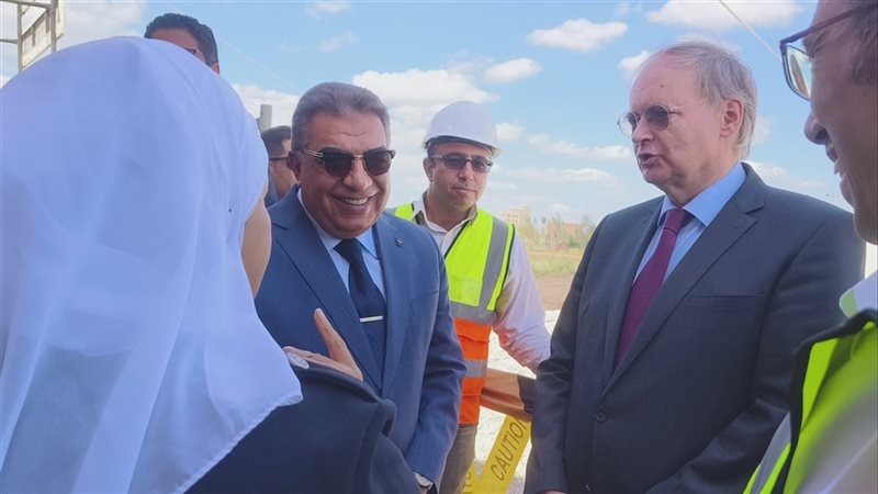 محافظ الدقهلية والسفير،