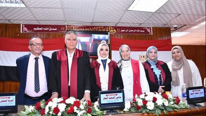 مناقشة رسالة بجامعة