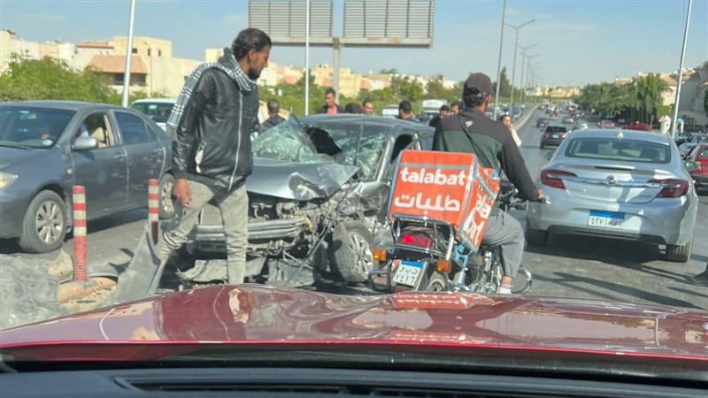 تصادم سيارتين بالتجمع