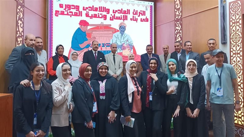 المشاركون في الندوة،