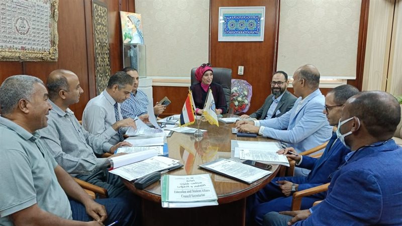 اثناء الاجتماع 