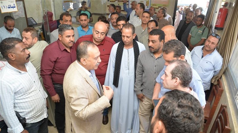 محافظ أسيوط يلتقي