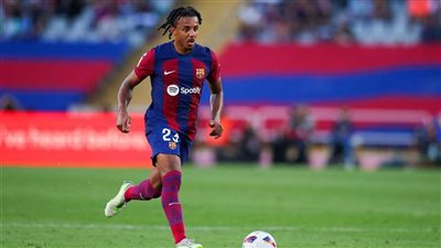 برشلونة يسابق الزمن من أجل تجديد عقد جول كوندي