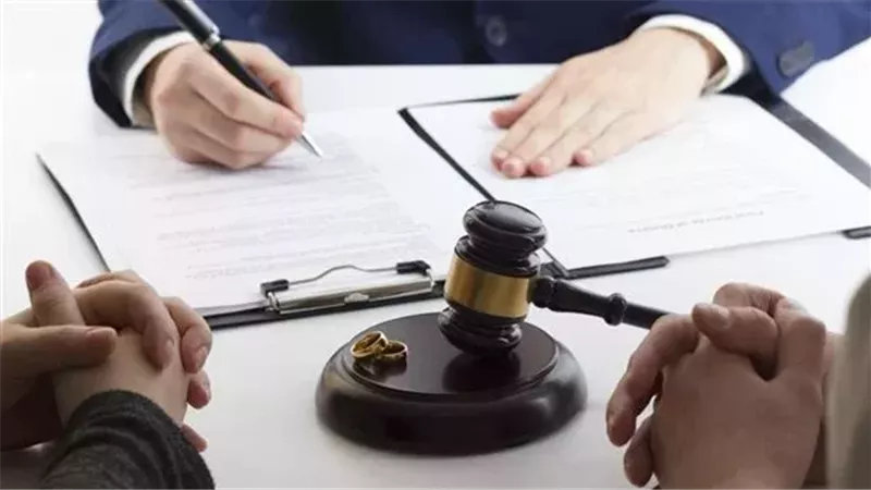 ربة منزل ترفع دعوى