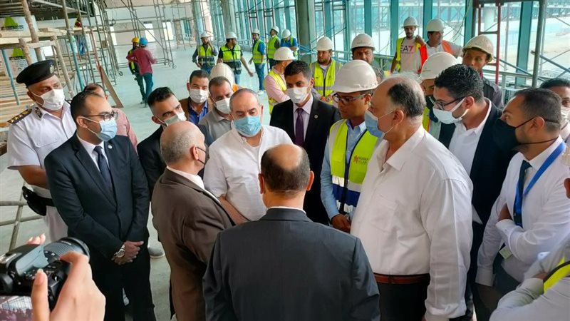وزير الطيران يتفقد