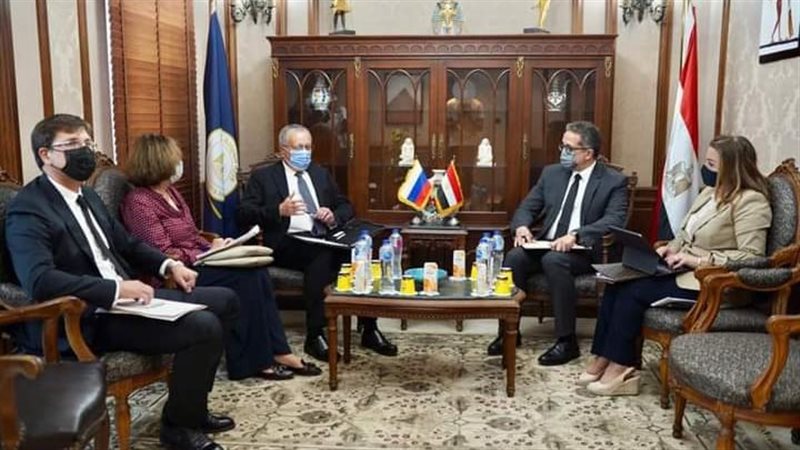 اجتماع وزير السياحة