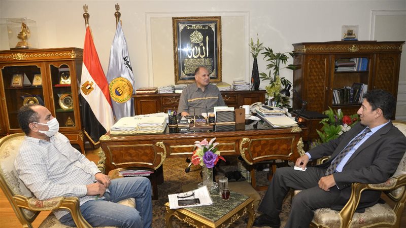 اجتماع محافظ أسيوط
