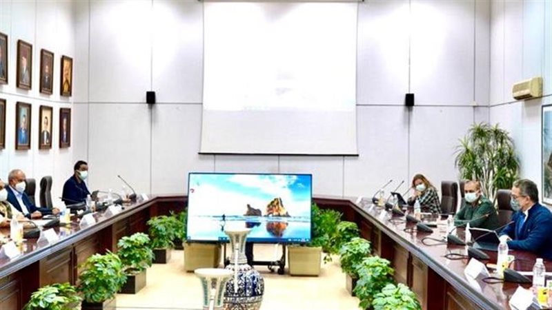 اجتماع وزير السياحة