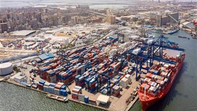 انتظام حركة الملاحة وتداول البضائع بميناء الإسكندرية