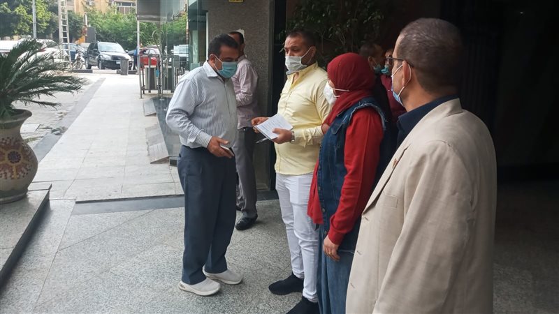 منع دخول غير الحاصلين