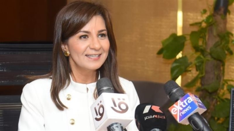السفيرة نبيلة مكرم