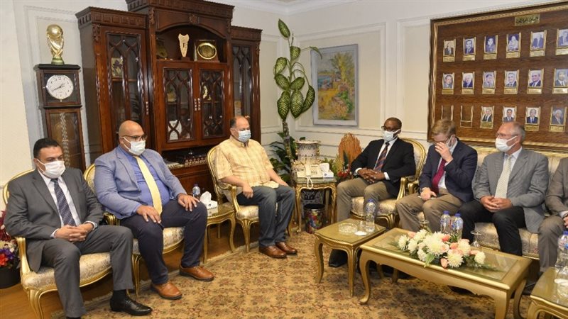 اجتماع محافظ أسيوط