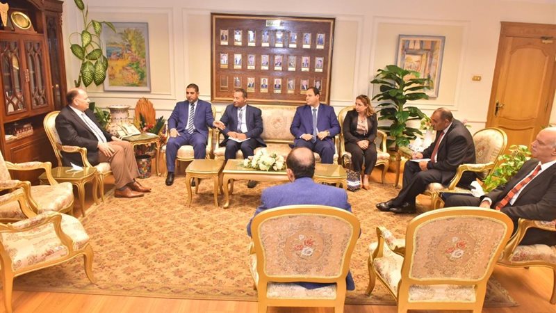 اجتماع محافظ أسيوط