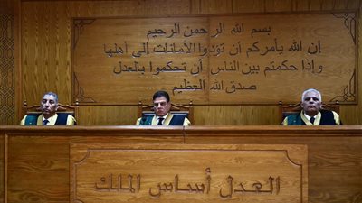 بدء جلسة محاكمة محمود عزت بـ 