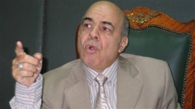 الأدباء يطالبون بالعفو والإسلاميون يرونه عظة.. سجن أحمد عبده ماهر يثير الجدل