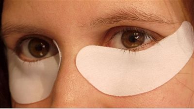 طرق طبيعية تساعدك على التخلص من انتفاخ العينين