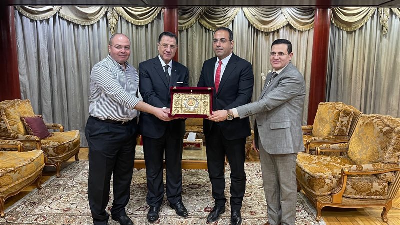 تكريم رئيس لجنة الشباب