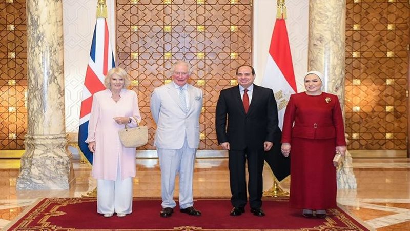 السيسي وقرينته يستقبلان