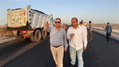 الإسكان: تقدم أعمال تنفيذ الطرق بالشروق والعاشر والسادات 