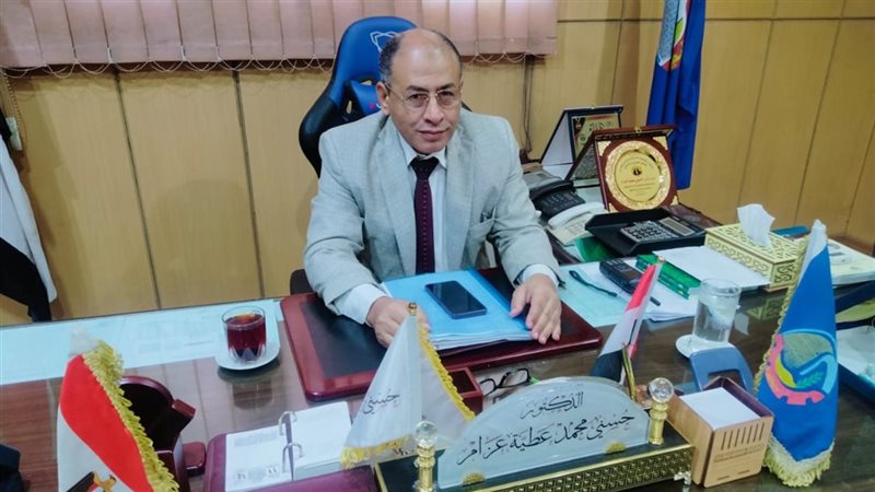 الدكتور حسني عزام