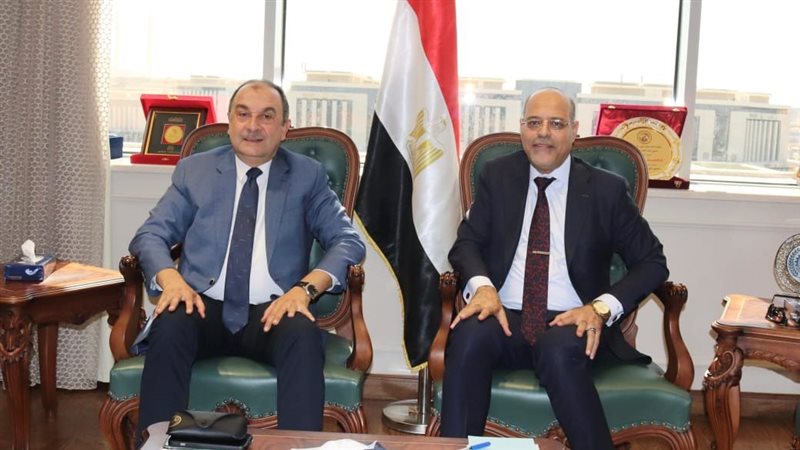 وزيرا العمل وقطاع